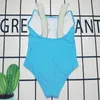 2024 Nuevo diseñador de moda para mujer para mujeres al por mayor ropa de baño sexy para baño de lujo de lujo azul de una pieza de una pieza, traje de baño de playa sin espalda de back