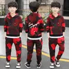 Completi di abbigliamento Set di vestiti per ragazzi adolescenti Tuta per bambini Costume mimetico Felpe con cappuccio Top Pantaloni Completi per bambini 4 6 8 9 10 12 14 AnniAbbigliamento