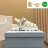 Com sandálias de borracha de espuma de caixa designers chinelos praia sapatos femininos que aumentam 5cm top de sandália preto branco de fundo grossa engrenagem oca de verão slides EUR 35-40