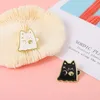 Joli couple étudiant broche noir et blanc fantôme chat cloche métal badge vêtements sac épingle foulards boucle