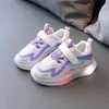 أطفال الربيع LED LED النسخة الكورية من أحذية Girls Sneakers Glow Glow Net Net Shoes Student Running Shoes G220517