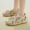 Zapatos con agujeros de coco para niños, sandalias para niñas, verano para niños medianos y grandes, ahuecan los pies para niñas pequeñas en el fondo suave GH