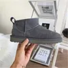 Hot Aus U5854 Classical Short Miniwomen Snow Boots Keep Keep Keep Boot Fashion Man 여성 플러시 캐주얼 따뜻한 부츠 신발 영양 순록 갈색 먼지 가방 카드