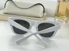 Óculos de sol 2023 Marca de luxo Branco VA VA Sunglasses Designer Mulher Mulher estreita Personalidade maré Mesmo prato Lentes azuis pretas Óculos de sol com estojo de couro q6ik