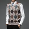 سترات الرجال أدوات مصممة أزياء العلامة التجارية Argyle Pullover Diamond Sweater v الرقبة المتماسكة ستة 6 ٪ من الصوف بلا أكمام رجال ملابس عارضية فين 22