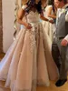 Inne suknie ślubne 2022 koronkowe bez rękawów w szyku w szyku linia frezowa diamentowa sukienka ślubna szat de Mariee