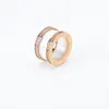 Cuubic Zirconia utwardzona na krawędzi Czarna biała ceramika wiosenna pierścienie dla kobiet mężczyzn dziewczęta panie pierścienie midi logo klasyczny projektant Wedding258c