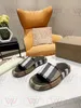 2022 Luxusdesign Damen Plaid Hausschuhe Slides Hochwertige Markensandalen Strand Hausschuhe Fischerschuhe Größe 35-41 mit Box Elegant