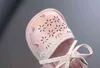 2022 Princesa de verão Sandals de dedos cobertos novas 0-1y Girls Soft Lace Hollow Pu fofo bebê First Walker Sapat