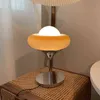Nordic Egg Tart Table de style japonais lampe marron rétro rétro crémeux blanc lampe à la lampe à fond de table de table de chambre à coucher décoration de lit Y220511
