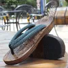 WHOHOLL Geta Аниме Костюмы для косплея Японские сандалии Geta Летние сандалии Мужская плоская деревянная обувь Сабо Тапочки Шлепанцы 210721