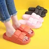 Slippers eenvoudige effen kleur eva materiaal vrouwen slippers dikke Zool Zachte Comfortabele antislip sandalen slippers paar nieuwe zomer 220427