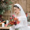 Brudslöjor bröllopslöja elfenben med blommor med hårkam för fest kristen brudhatt