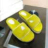 Tasarımcı terlik platformu sandaletler baskısı beyaz trefoil deri yamalar ayakkabı monogramları şık hafif kadın sandaletler