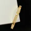 Braccialetti di gioielli di design di lusso Bracciale classico con lettere di diamanti in argento dorato per le donne Bracciali di marca di moda 4 stili con scatola