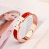 Bracciale classico con fibbia a lettera che non sbiadisce Braccialetto di coppia in oro rosa con personalità semplice rete rossa stesso acciaio al titanio Con scatola