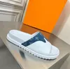 Sandalias para hombre Empalme Color de contraste Elementos de flores antiguas Chanclas de cuero de becerro Zapatillas planas de goma ligeras y cómodas Tamaño 38-44