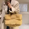 Sacs de soirée Fausse fourrure Weave Treillis Grand sac fourre-tout hiver de haute qualité en laine d'agneau en peluche sac à main pour femmes shopping