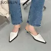 Suojialun Summer New Women Women Slipper Fashion Point Toe Slip On mules Sapatos finos de salto baixo Slides ao ar livre Sapato de sandália 220509