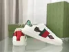Дизайнерская повседневная мода Уличная обувь Италия Кроссовки Ace Bee Snake Кожа с вышивкой Черные мужчины Tiger Chaussures Белые прогулочные спортивные кроссовки на платформе с коробкой