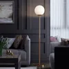 Lâmpadas de chão simples modernas nórdicas led de ouro e lâmpada de vidro quarto luz de moda de moda de sala