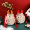 Säckväv godis presentpåse älg julfest xmas träd dekoration pojke flicka närvarande