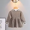 Haute Qualité Bébé Filles Tricoté Princesse Robes Printemps Automne Lettres Imprimé Enfants À Manches Longues Robe Enfants Bowknot Robe 1-6 Ans