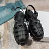 2022 صندل جديد سميك أحذية سوداء سوداء للنساء المسطح القاع البريطاني الأزياء الرومانية الأحذية العادية الكعب حجم 35-41