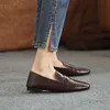 Sandaler körskor Loafers Kvinnor Soft Moccasins delade läderslip på fyrkantiga tålägenheter plus storlek 43 Handmadesandaler