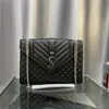 Luxuriöse Designer-Schultertasche von LouLou aus schwarzem Leder, Silber, Gold, schwarzer Hardware-Umschlag, Kalbsleder 26588