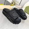 Kvinnor Platform Tofflor Designer Tofflor Gummi Slides Halkfria sandaler Tjockbottnad Klassiker Sandal Enfärgad Flip Flops