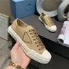 Diseñadores Zapatos de mujer Zapatillas de lona de algodón de caña baja Zapatillas de deporte de nailon con caja correcta Zapatillas de deporte con estampado de goma Triángulo Logo Causal Zapato