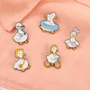 Süße tierbrosche kleine gelbe Ente Schwimmen Radspuren Metall Abzeichen Entenkleidung Accessoires
