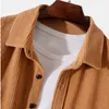 Erkekler için Rahat Gömlekler Brown Corduroy Erkekler için Vintage Uzun Kollu Tasarımcı Düğmesi Up Gömlek Erkek Bluz Flep Pocketmen'in Eldd22 ile Uyum