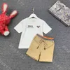 Conjunto de diseñador para niños, chándal de lujo de verano, camisetas de algodón, pantalones cortos, traje de dos piezas, estampado de logotipo de alta gama, marca simple bur..rry, álbum de ropa deportiva blanca para niños