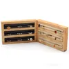 ジュエリーポーチバッグは、固体木材で作られたリングトレイの小道具を表示します。