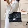 مبطن بو الجلود حقائب crossbody الصغيرة للنساء الشتاء الأزياء سلسلة الكتف المحافظ سيدة مصمم الفاخرة حقائب القابض 220401