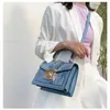 HBP Designerskie torby torebki damskie torebka z łańcuszkiem serpentynowa torba na ramię z klapką europejska i amerykańska osobowość letnia przenośna mała torebka w kształcie węża cross tide build
