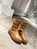 2022 جديدة سميكة سميكة وحيد الأحذية القصيرة للسيدات مزدوج الحزام من الجلد مستديرة من إصبع القدم البريطاني تشيلسي مارتن أحذية