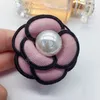 Mode Stoff Blume Broschen für Frauen Koreanische Tuch Kunst Perle Revers Pin Luxulry Schmuck Hemd Corsage Zubehör