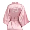 Robe rose foncé personnalisé Lettre argentée Kimono Satin Pyjamas Robe Bridesmaid Sister Mother of the Bride Robes 220621