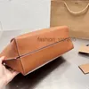 Bolsa de compras clássica de temperamento grande bolsa feminina de mão nas axilas bolsa de metal para decoração de letras bolsas de grife