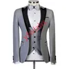 カスタムメイドの灰色の男性スーツピークラペルグルームグルームGroom Tuxedos Wedding/Prom/Dinner Man BlazerジャケットパンツタイベストM88