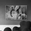 Svartvita vilda elefanter Moder son djur duk målar affischer och tryck cuadros väggkonst bild för vardagsrum