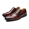 Chaussures habillées première couche en cuir chaussures faites à la main 2022 nouveau bloc sculpté affaires formel hommes Derby tendance 220812