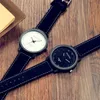 ساعة Wristwatches أزياء الجولة الكوارتز بسيطة مبتكرة الساعات غير الرسمية حزام جلدي على مدار الساعة لمرافعة المياه المقاومة للماء هكتار