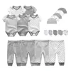 Katı Unisex Doğan Bebek Erkek Giysileri Bodysuits + Pantolon + Şapkalar + Eldiven Kız Pamuk Giyim Setleri 220326