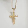 Hänghalsband Crucifix Female Gold Jesus Cross Halsband för män Kvinnor Julklapp Rostfritt stål Kristen smycken Dropendant
