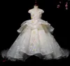 2022 Gold Flower Girl Dresses Jewel Neck Ball Gown Lace Appliques Beads With Bow Kids Girls Pageant Dress Sweep Train Birthday Gowns