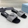Neue beliebte Strass-Hausschuhe-Sandalen von Net Celebrity Star mit der gleichen Mode-Klassiker-Extravaganz, alle passenden Einzelprodukt-berühmten Designer-Sandalen-Sandalen